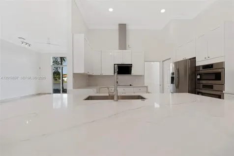 1666 Victoria Pointe Circle Weston FL 33327