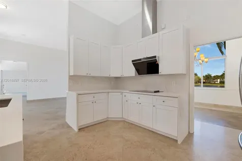 1666 Victoria Pointe Circle Weston FL 33327