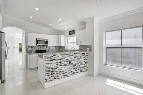 2266 NW 208th Terrace Pembroke Pines FL 33029
