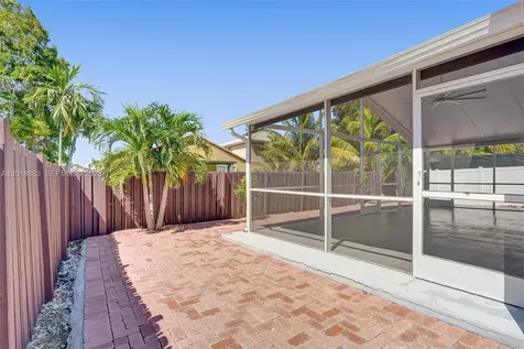 2266 NW 208th Terrace Pembroke Pines FL 33029