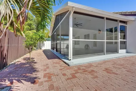 2266 NW 208th Terrace Pembroke Pines FL 33029