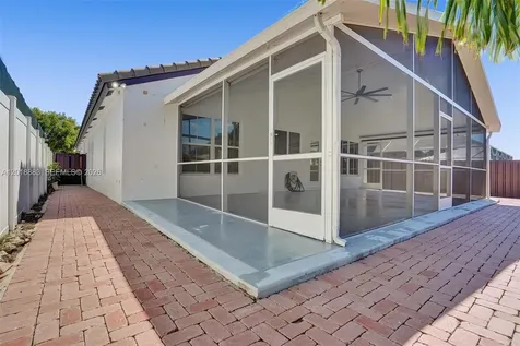 2266 NW 208th Terrace Pembroke Pines FL 33029