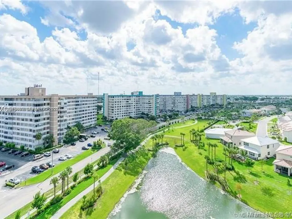 950 Hillcrest Drive Hollywood FL 33021