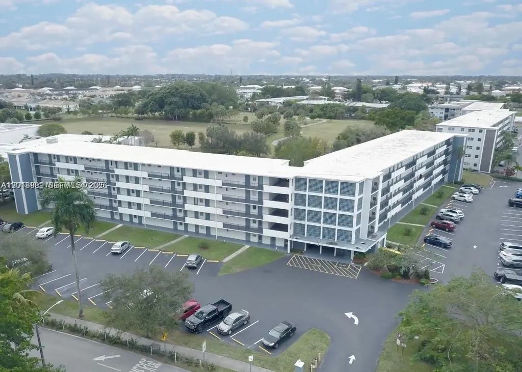 950 Hillcrest Drive Hollywood FL 33021