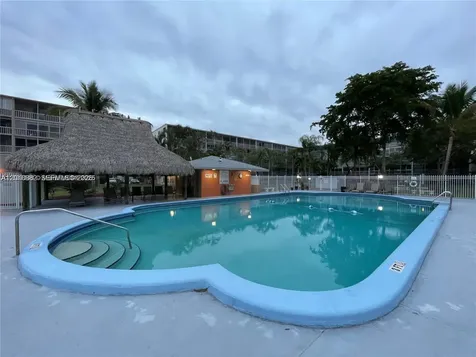 950 Hillcrest Drive Hollywood FL 33021