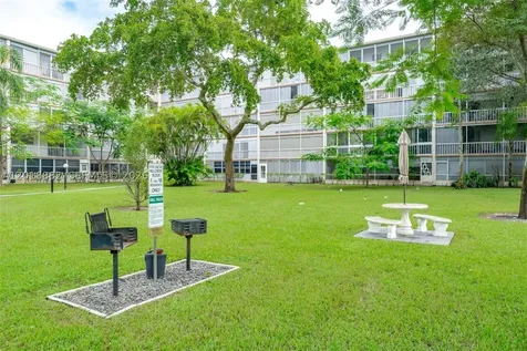 950 Hillcrest Drive Hollywood FL 33021