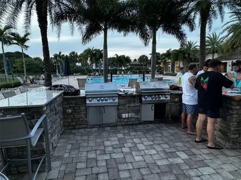 950 Hillcrest Drive Hollywood FL 33021