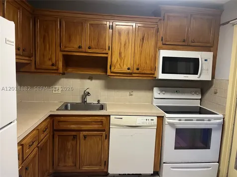 950 Hillcrest Drive Hollywood FL 33021
