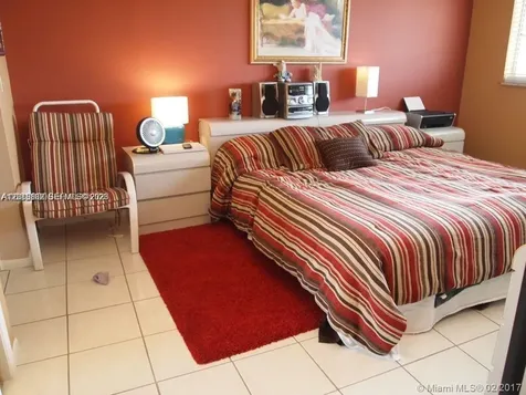 950 Hillcrest Drive Hollywood FL 33021