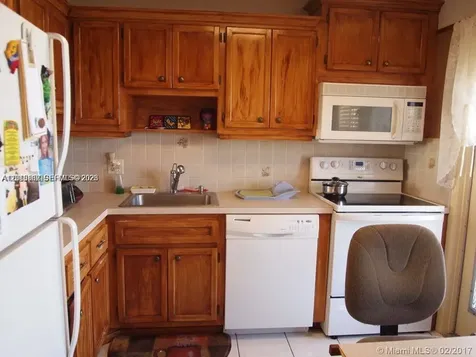 950 Hillcrest Drive Hollywood FL 33021