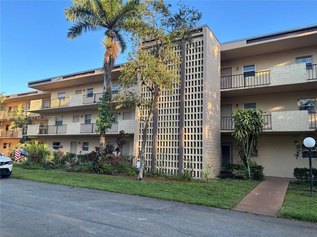 300 Berkley Road Hollywood FL 33024