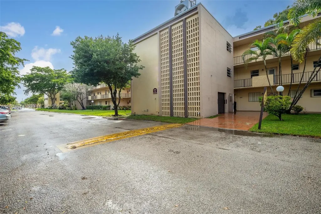 300 Berkley Road Hollywood FL 33024