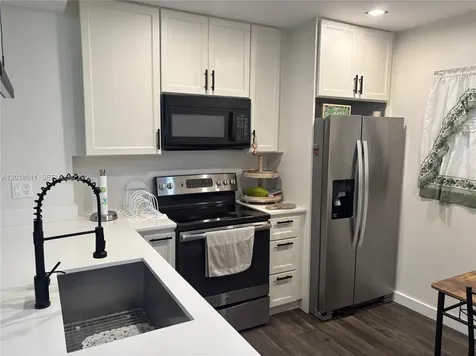 300 Berkley Road Hollywood FL 33024