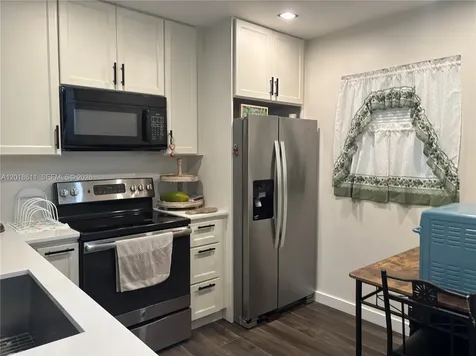 300 Berkley Road Hollywood FL 33024