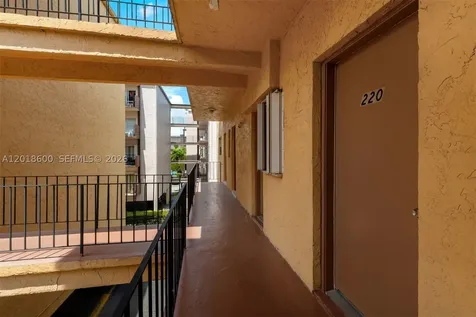 1900 W 54th Street Hialeah FL 33012