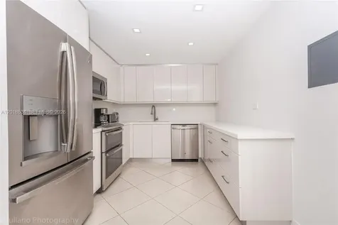 5555 Collins Avenue Miami Beach FL 33140