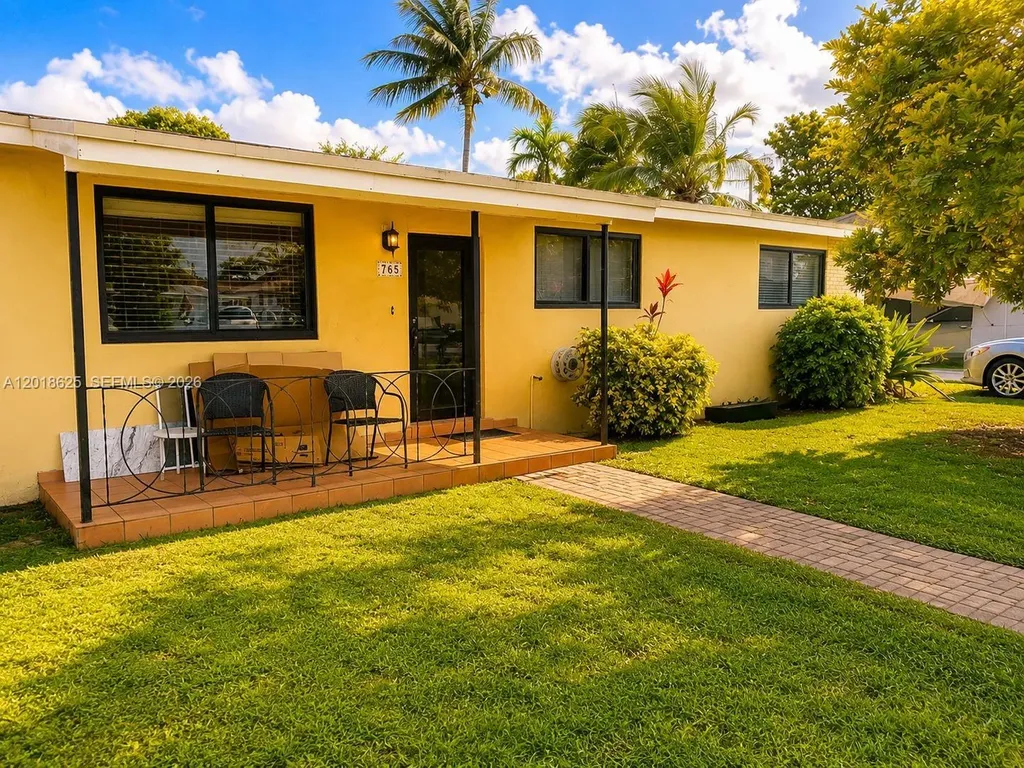 765 W 70th Place Hialeah FL 33014