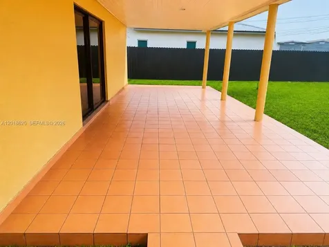 765 W 70th Place Hialeah FL 33014