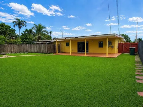 765 W 70th Place Hialeah FL 33014