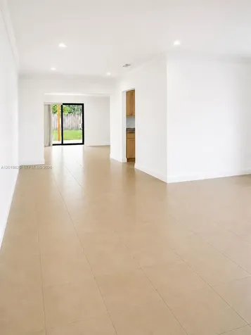 765 W 70th Place Hialeah FL 33014