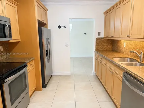 765 W 70th Place Hialeah FL 33014