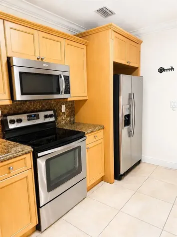 765 W 70th Place Hialeah FL 33014