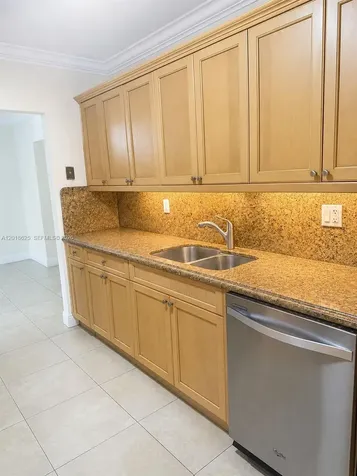 765 W 70th Place Hialeah FL 33014