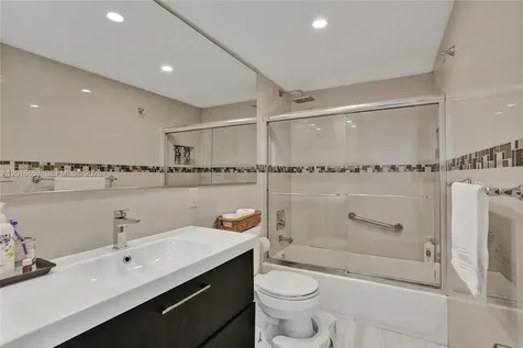 19370 Collins Avenue Sunny Isles Beach FL 33160