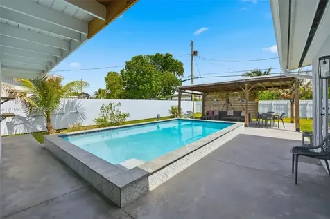 9955 SW 215th Street Cutler Bay FL 33189