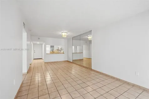 305 W 68th Street Hialeah FL 33014