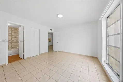 305 W 68th Street Hialeah FL 33014