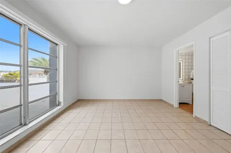 305 W 68th Street Hialeah FL 33014