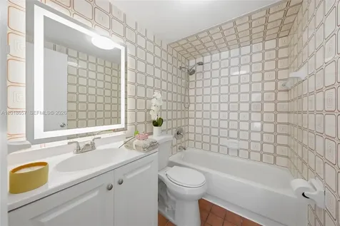305 W 68th Street Hialeah FL 33014