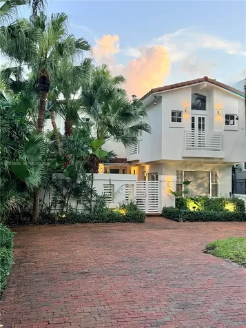 224 S Coconut Lane Miami Beach FL 33139