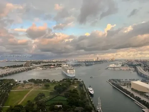 900 Biscayne Boulevard Miami FL 33132
