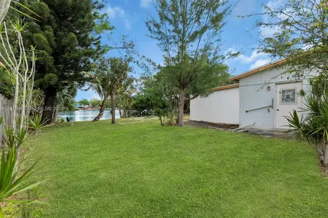 3411 SW 35th Street West Park FL 33023
