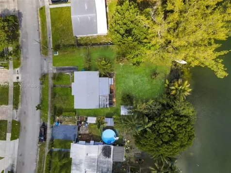 3411 SW 35th Street West Park FL 33023