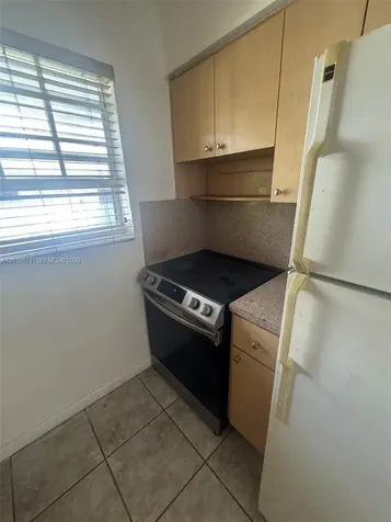 923 SE 2nd Avenue Hallandale Beach FL 33009