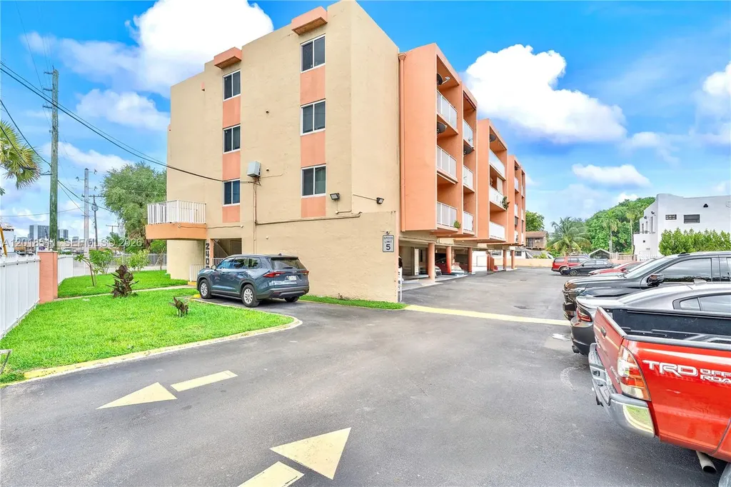 2400 NW 16th St Road Miami FL 33125