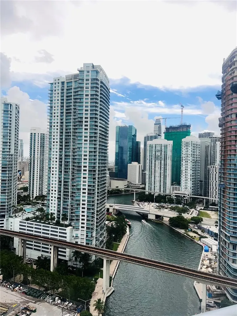 185 SW 7th Street Miami FL 33130
