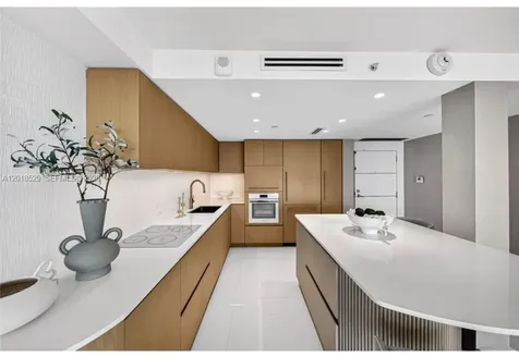 400 S Pointe Drive Miami Beach FL 33139