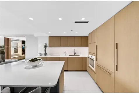 400 S Pointe Drive Miami Beach FL 33139