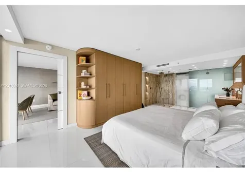 400 S Pointe Drive Miami Beach FL 33139