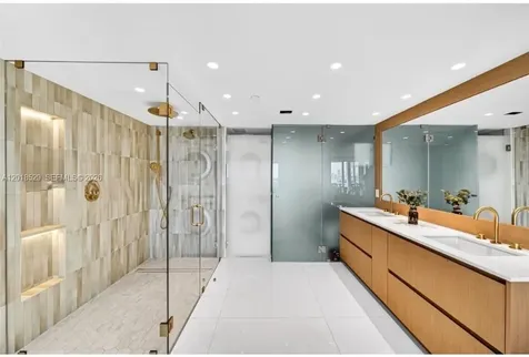 400 S Pointe Drive Miami Beach FL 33139