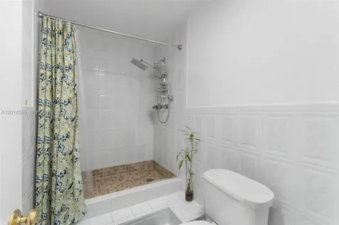 1950 W 54th Street Hialeah FL 33012