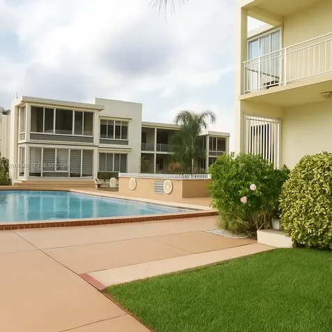 910 Bay Drive Miami Beach FL 33141