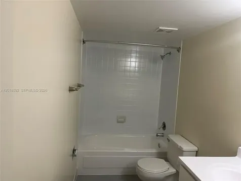 915 NW 1st Avenue Miami FL 33136