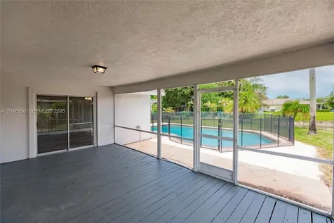 827 NW 87th Avenue Coral Springs FL 33071