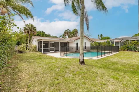 827 NW 87th Avenue Coral Springs FL 33071