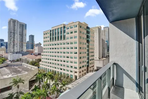 121 NE 5th Street Miami FL 33132